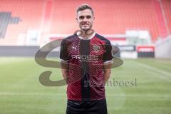 2.BL; FC Ingolstadt 04 - Portraitshooting, Mannschaftsfoto, Nils Roeseler (13, FCI)