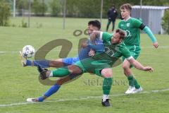 Kreisliga - Saison 2023/24 - SV Lippertshofen - SV Hundszell - Luca Kammerer blau Hundszell - Kai Lautenschläger grün Lippertshofen - Foto: Meyer Jürgen