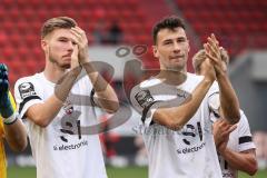 3. Liga; FC Ingolstadt 04 - SpVgg Unterhaching; Sieg Jubel Freude Spieler bedanken sich bei den Fans 3:0 Benjamin Kanuric (8, FCI) Lukas Fröde (34, FCI)