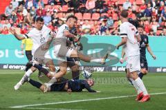 3. Liga; FC Ingolstadt 04 - SpVgg Unterhaching; Zweikampf Kampf um den Ball Julian Kügel (31, FCI) Lukas Fröde (34, FCI) Lamby Max (3 SpVgg) Westermeier Ben (6 SpVgg)