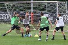 3. Liga; FC Ingolstadt 04 - Trainingsauftakt, Visar Musliu (16, FCI) Maximilian Neuberger (38, FCI) Zweikampf Kampf um den Ball