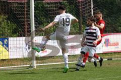 Kreisliga - Saison 2024/25- SV Kasing - TSV Kösching-  -  Der 1:0 Führungstreffer durch - Simon Renn weiss Kasing - jubel - Valentin Hafner rot Kösching - Foto: Meyer Jürgen