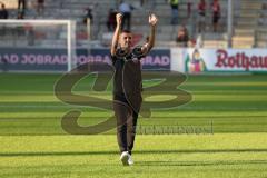 3.Liga - Saison 2023/2024 - SC Freiburg II - FC Ingolstadt 04 - Cheftrainer Michael Köllner (FCI) bedankt sich bei den mitgereisten Fans - Foto: Meyer Jürgen