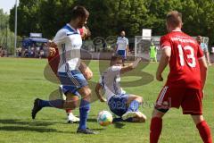 Relegation - Saison 2022/2023 - TSV Baar/Ebenhausen - TV Münchsmünster - Arthur Reimer rot Ebenhausen - Andreas Müller weiss Münchsmünster rechts - Enrico Reindl weiss Münchsmünster links - Foto: Meyer Jürgen