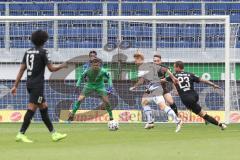 3. Liga - MSV Duisburg - FC Ingolstadt 04 - Maximilian Sauer (2 MSV) trifft zum 1:0 Tor Führung gegen Torwart Fabijan Buntic (24, FCI), Robin Krauße (23, FCI) kann ihn nicht stoppen