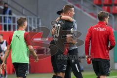 DFB Pokal; FC Ingolstadt 04 - Erzgebirge Aue; Sieg 2:1, Cheftrainer Roberto Pätzold (FCI) gratuliert Stefan Kutschke (30, FCI)