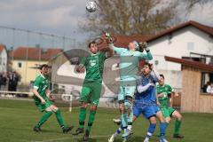 Kreisliga - Saison 2023/24 -  SV Hundszell - SV Denkendorf - Stefan Petz grün Denkendorf - Gabriel Hägel Torwart Hundszell - Foto: Meyer Jürgen