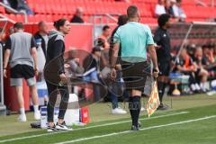 3. Liga; FC Ingolstadt 04 - VfB Lübeck; Cheftrainerin Sabrina Wittmann (FCI) beschwert sich beim Schiedsrichter