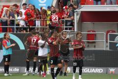 3. Fußball-Liga - Saison 2022/2023 - FC Ingolstadt 04 - SpVgg Bayreuth - Das Spiel ist aus - Jubel - Die Spieler bedanken sich bei den Fans -   - Foto: Meyer Jürgen