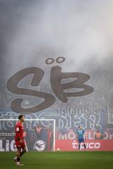 3. Liga; FC Ingolstadt 04 - TSV 1860 München; Fanszene Rauch Fan Fankurve Banner Fahnen Spruchband Torwart Kai Eisele (25, FCI)