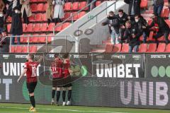 Relegation 1 - FC Ingolstadt 04 - VfL Osnabrück - Tor Jubel, Dennis Eckert Ayensa (7, FCI) überwindet Torwart Kühn Philipp (22 VfL) zum 3:0, Jubel mit den Fans, TMichael Heinloth (17, FCI) Marc Stendera (10, FCI)