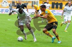 3.Liga - Saison 2022/2023 - Dynamo Dresden - FC Ingolstadt 04 - Moussa Doumbouya (Nr.27 - FCI) - Claudio Kammerknecht (Nr.15 - Dynamo Dresden) - Foto: Meyer Jürgen