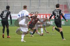 2.BL; FC Ingolstadt 04 - SV Darmstadt 98; Zweikampf Kampf um den Ball Nico Antonitsch (5, FCI) Tietz Phillip (9 SVD) Merlin Röhl (34, FCI) Kempe Tobias (11 SVD) Hans Nunoo Sarpei (18 FCI)