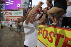 3.Liga - Saison 2022/2023 - VFL Osnabrück - FC Ingolstadt 04 - Das Spiel ist aus - Jubel - Die Mannschaft feiert mit den fans - Cheftrainer Rüdiger Rehm (FCI) -  - Foto: Meyer Jürgen