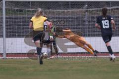 2. Bundesliga Frauen - Saison 2024/25 - FC Ingolstadt 04 Frauen - Eintracht Frankfurt II - Torwart Franziska Maier (Nr.1 - FCI Frauen) wehrt den Ball ab - XXXXX - Foto: Meyer Jürgen