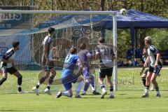 Kreisliga - Saison 2024/25- SV Menning - TSV Ober/Unterhaunstadt-  - Ali Cakmakci Torwart grau Ober/Haunstadt kann einen Ball abwehren von Florian Dormeier blau Menning - XXXXX - Foto: Meyer Jürgen
