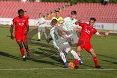 A-Junioren Bundesliga Süd/Südwest - Saison 2021/22 - FC Ingolstadt 04  - SpVgg Greuther Fürth - Jeroen Krupa rot rechts FCI - Udebuluzor Michael rot FCI  links - Kevin Ortius #3 Greuther Fürth - Foto: Jürgen Meyer