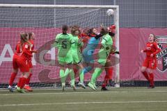 2. Fußball-Liga - Frauen - Saison 2022/2023 - FC Ingolstadt 04 - VFL Wolfsburg II - Torwart Franziska Meier (Nr.1 - FCI Frauen) wehrt den Ball ab - Foto: Meyer Jürgen