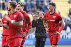 3. Liga; Alemannia Aachen - FC Ingolstadt 04; Sieg Jubel Freude Spieler bedanken sich bei den Fans Cheftrainerin Sabrina Wittmann (FCI)