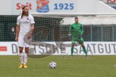 3. Liga - SpVgg Unterhaching - FC Ingolstadt 04 - Björn Paulsen (4, FCI) Freistoß, hinten Torwart Fabijan Buntic (24, FCI)