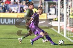 3. Liga; VfL Osnabrück - FC Ingolstadt 04; Tim Heike (9, FCI) kommt zu spät Wiemann Niklas (25 VFL)