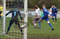 Kreisliga - Saison 2022/2023 - Sv Hundszell - TSV Ober/Unterhaunstadt - Linus Appel weiss Hundszell - Simon Bellinghausen blau Oberhaunstadt - David Lubojanski Torwart Oberh.stadt. - Foto: Meyer Jürgen