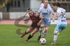 *** 2. Bundesliga Frauen - Saison 2025/26 - FC Ingolstadt 04 Frauen - VFL Bochum - Jenny Beyer (Nr.8 - FC Ingolstadt Frauen I) - Bantle Alina blau Bochum - Joester Emely blau Bochum rechts - Foto: Meyer Jürgen