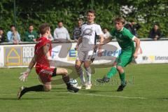 Relegation - Bezirksliga - Saison 2024/25 - FC Gerolfing - Tus Raubling - Lukas Achhammer (Nr.9 - FC Gerolfing) mit einer Torchance - Sebastian Pichler weiss Raublin - Maximilian Wunderlich Torwart RaublingFoto: Meyer Jürgen