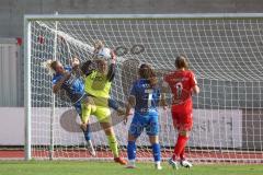 2. Fußball-Liga - Frauen - Saison 2022/2023 - FC Ingolstadt 04 - SC Sand - Torwart Maier Franziska (Nr.1 - FC Ingolstadt 04 ) fängt den Ball sicher - König Cindy blau SC Sand - Foto: Meyer Jürgen