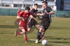 Kreisklasse - Saison 2024/25- Türkisch SV Ingolstadt - TSV Gaimersheim II - Josip Kujundzic rot Türkisch  -Philipp Dosch schwarz Gaimersheim mitte — Simon Gelbmann schwarz rechts Gaimersheim -  Foto: Meyer Jürgen