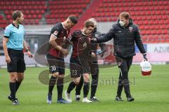 2.BL; FC Ingolstadt 04 - SG Dynamo Dresden; Denis Linsmayer (23, FCI) verletzt Stefan Kutschke (30, FCI)