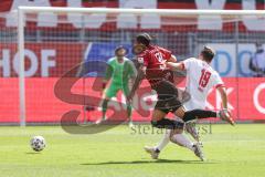 3. Liga - FC Ingolstadt 04 - FSV Zwickau - Justin Butler (31, FCI) wird von Frick Davy (19 Zwickau) gefoult
