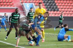 2.BL; Testspiel; FC Ingolstadt 04 - SpVgg Greuther Fürth; Asta Simon (2 Fürth) Filip Bilbija (35, FCI) Zweikampf Kampf um den Ball