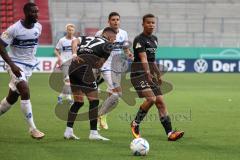 DFB Pokal; FC Ingolstadt 04 - SV Darmstadt 98; Marcel Costly (22, FCI) verpasst den Ball, Pascal Testroet (37, FCI) Pfeiffer Patric (5 SVD)