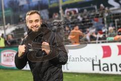 3. Liga; VfB Lübeck - FC Ingolstadt 04; Sieg Jubel Freude Spieler bedanken sich bei den Fans David Kopacz (29, FCI)