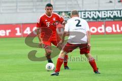 Roy Makaay trickst Helmut Wlatschia aus. Foto: Adalbert Michalik