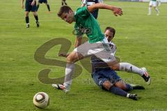 Benefizspiel zugunsten der Hochwasseropfer TSV Etting - VfB Eichstätt  - Lesch Benedikt (grün Eichstätt) Scheringer Christoph (blau Etting) -  Foto: Jürgen Meyer