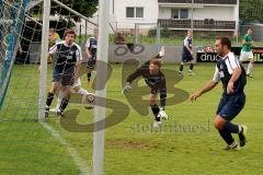 Benefizspiel zugunsten der Hochwasseropfer TSV Etting - VfB Eichstätt  - Krieglmeier Phiipp  (grün Eichstätt) mit dem Treffer zum 2:0 - Foto: Jürgen Meyer