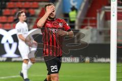 3. Liga; FC Ingolstadt 04 - Hallescher FC; David Kopacz (29, FCI) Torchance verpasst, ärgert sich, Torwart Gebhardt Felix (23 Halle) fängt