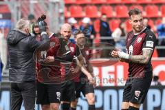 2.BL; FC Ingolstadt 04 - SC Paderborn 07; Spiel ist aus, 0:1 Niederlage, hängende Köpfe, Patrick Schmidt (32, FCI) Valmir Sulejmani (33, FCI) wird behandelt