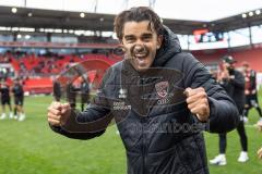 3. Liga; FC Ingolstadt 04 - MSV Duisburg; Sieg Jubel Freude nach dem Spiel Fredrik Carlsen (8, FCI)