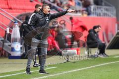 3. Liga; FC Ingolstadt 04 - 
Rot-Weiss Essen; Cheftrainer Michael Köllner (FCI) an der Seitenlinie, Spielerbank schreit