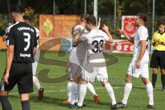 Kreisliga - Saison 2022/2023 - Türk.SV Ingolstadt - TSV Gaimersheim - Jan Witek weiss Gaimersheim passt auf Nicolea Nechita mitte  der den 0:1 Führungstreffer schiesst - jubel - Foto: Meyer Jürgen