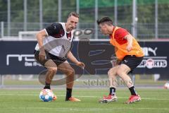 3. Liga; FC Ingolstadt 04 - Trainingsauftakt, Tobias Schröck (21, FCI) Zweikampf Kampf um den Ball Felix Keidel (43, FCI)