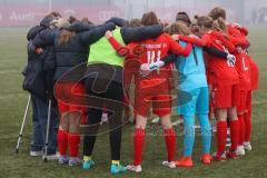 Frauen - Bayernliga - U17 - B-Junioren -  FC Ingolstadt 04 II - FC Forstern - Die Mannschaft bildet einen Kreis vor dem Spiel -  Foto: Meyer Jürgen