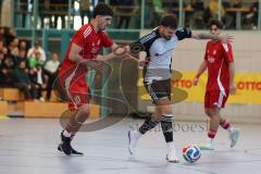Lotto Bayern Hallencup - Saison 2024/25 - Türkisch SV Ingolstadt - TSV Ober./Unterhaunstadt - Nikola Kamenjasevic grau Ober./Unterhaunstadt  - Umut Yürükal rot Türkisch - Foto: Meyer Jürgen