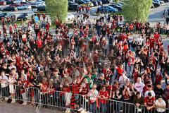 Im Bild: Die Mannschaft ist am Flughafen gelandet -

Fussball - Relegation - 3. Bundesliga - Saison 2020/2021 - Osnabrück - FC Ingolstadt 04  -  Foto: Ralf Lüger