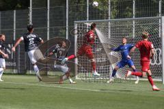 * Testspiel - Saison 2025/26 - FC Ingolstadt 04 - FSV Zwickau - Jonas Scholz (Nr.15 - FC Ingolstadt 04) - Veron Dobruna (Nr.7 - FSV Zwickau) - Torwart Jasper Kühn (Nr.1 - FSV Zwickau) - Foto: Meyer Jürgen