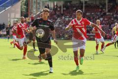 3. Liga - Saison 2025/26 - Energie Cottbus - FC Ingolstadt 04  - Mads Borchers (Nr.9 - FC Ingolstadt 04) - Nyamekye Awortwie-Grant (Nr.23 - FC Energie Cottbus) - Foto: Meyer Jürgen