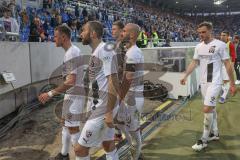 2.BL; Karlsruher SC - FC Ingolstadt 04; FCI steigt ab in die dritte Liga, Spieler bedanken sich bei den mitgereisten Fans, Marcel Gaus (19, FCI) Rico Preißinger (6, FCI) Nico Antonitsch (5, FCI) Torwart Robert Jendrusch (1, FCI) Nils Roeseler (13, FCI)